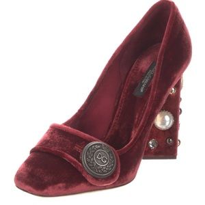 Dolce and Gabbana velvet pumps size 38 8